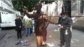 Lugo instala unha estatua de Castelao na Rúa da Raíña