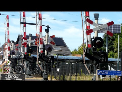 Spoorwegovergang Heiloo // Dutch railroad crossing