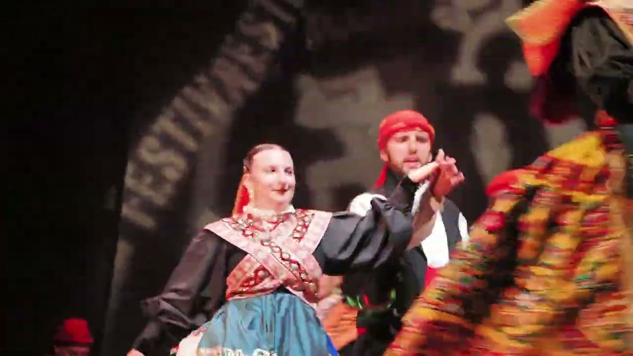 Coros y Danzas Doña Urraca (Zamora)