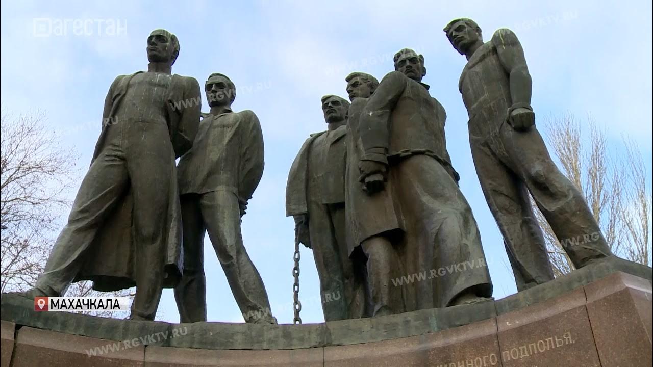 Памятник пятикратному чемпиону мира Али Алиеву