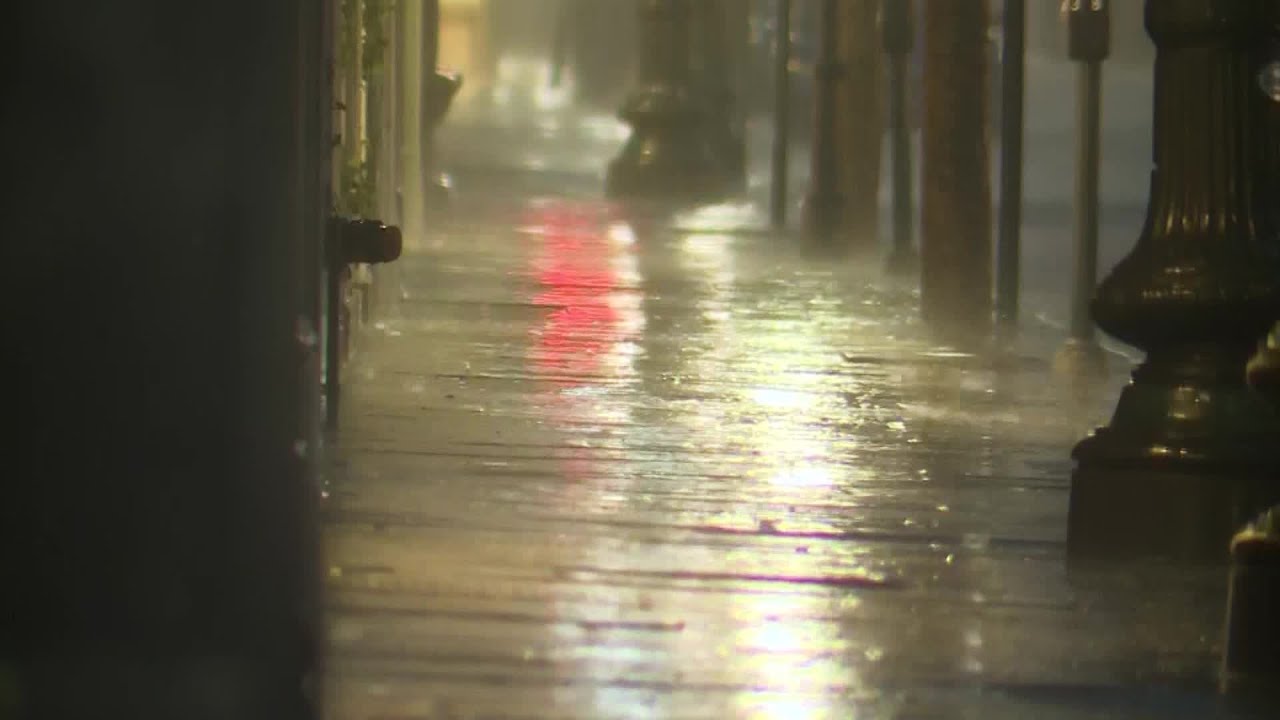 Tuesday morning rain brings flooding to downtown Charleston - YouTube