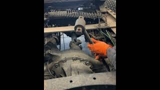 Freightliner torque arm. Dog bone. Suspension rod. Shaking while taking off screenshot 5