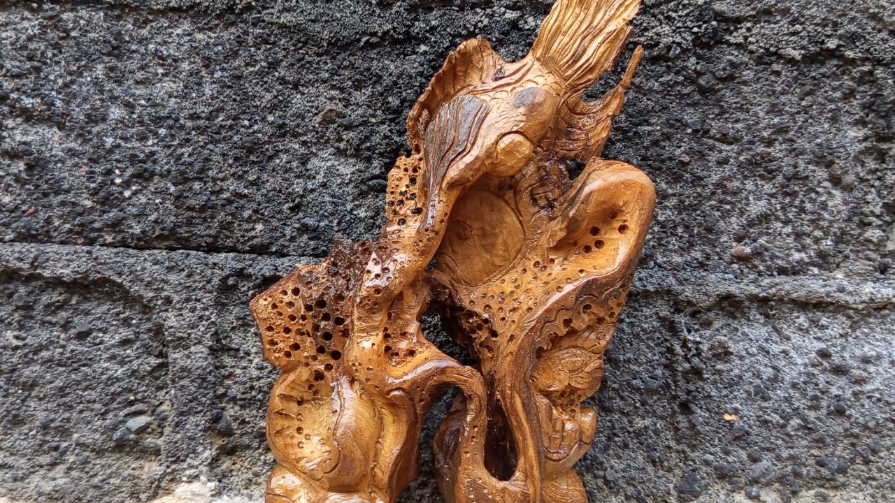 Volshebnoye derevo nastol'ko tverdoye, chto mozhet slomat' sverla i figurki ryb.