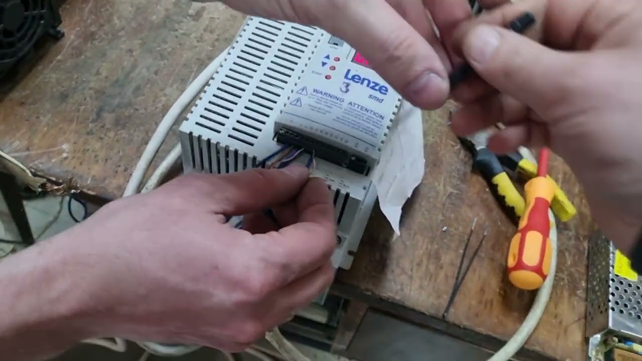 Преобразователь частоты LENZE ESMD повторное обращение с ремонтом, ошибка LC и "дикие" настройки!