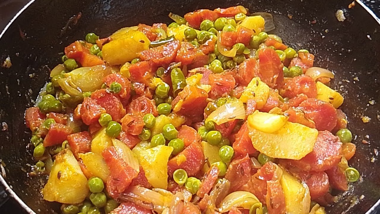 गाजर मटर की स्वादिष्ट गरमा गरम गाजर मटर की सब्जी पंजाब की फेमस रेसिपी गाजर मटर आलू की मिक्स सब्जी 