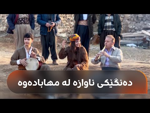 دڵنیا خان گۆرانیبێژێکی دەنگخۆشی رۆژهەڵاتی کوردستانە لە تەمەنی 12 ساڵییەوە گۆرانی دەچڕێت