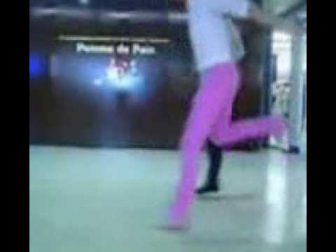 Тикта танцует грибочки. Танцующий мужик из тик тока. Тик так стандофф 2. Грибочек тик. Тектоник клип.