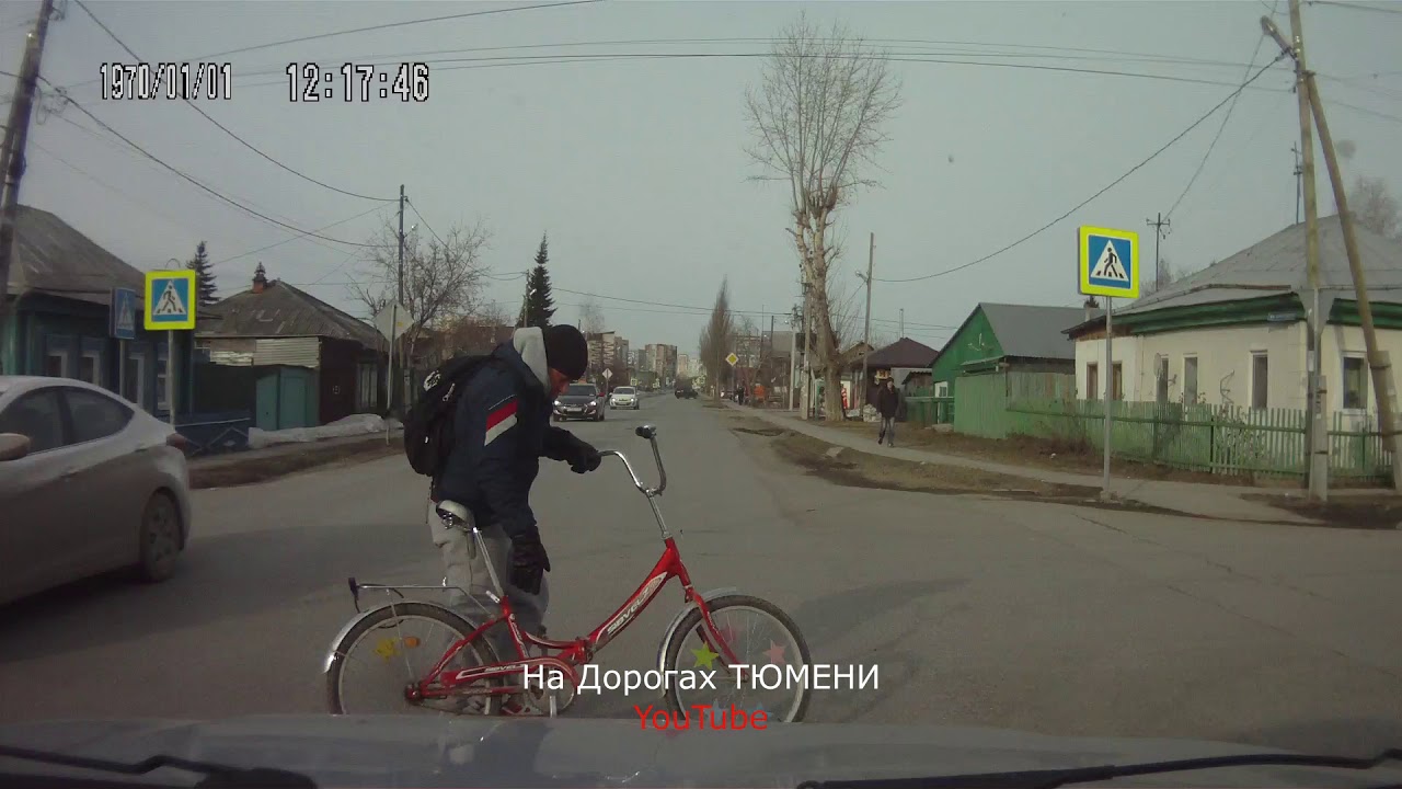 Велосипедист ударил машину