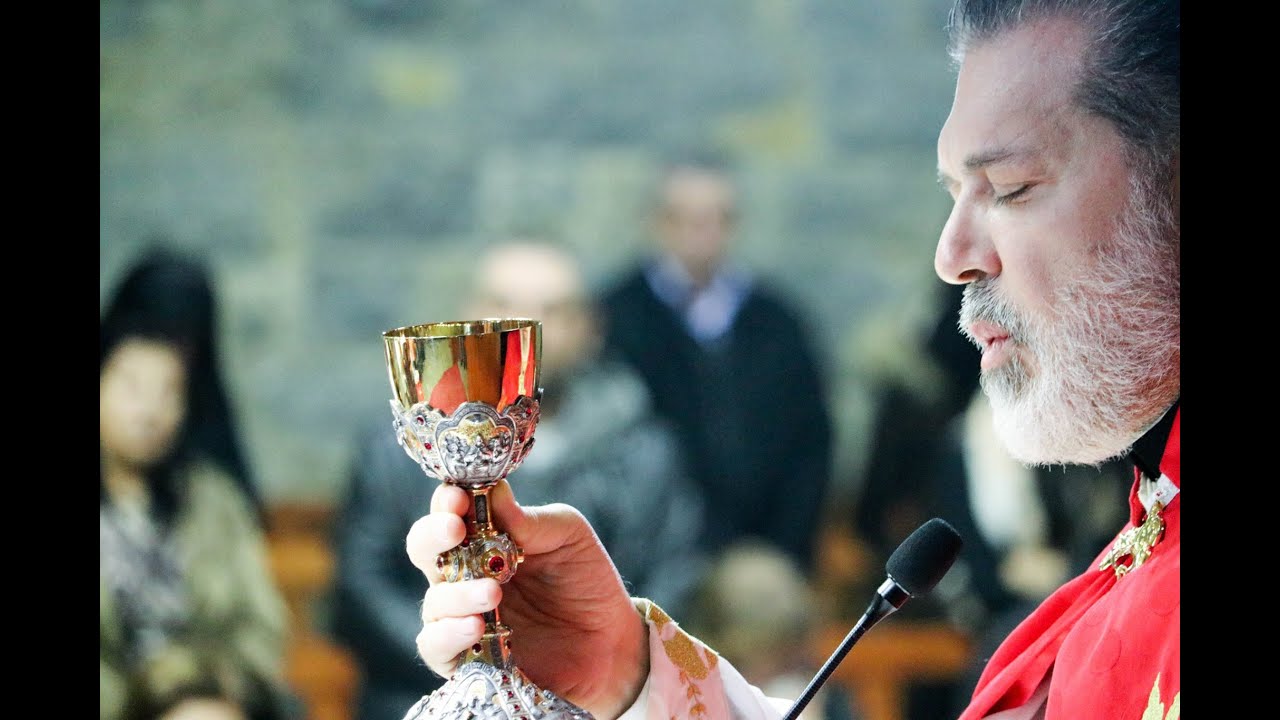 قدّاس الساعة العاشرة مباشرةً من مزار سيدة لبنان حريصا يحتفل به الأب فادي تابت و يعاونه الأب روجيه بر