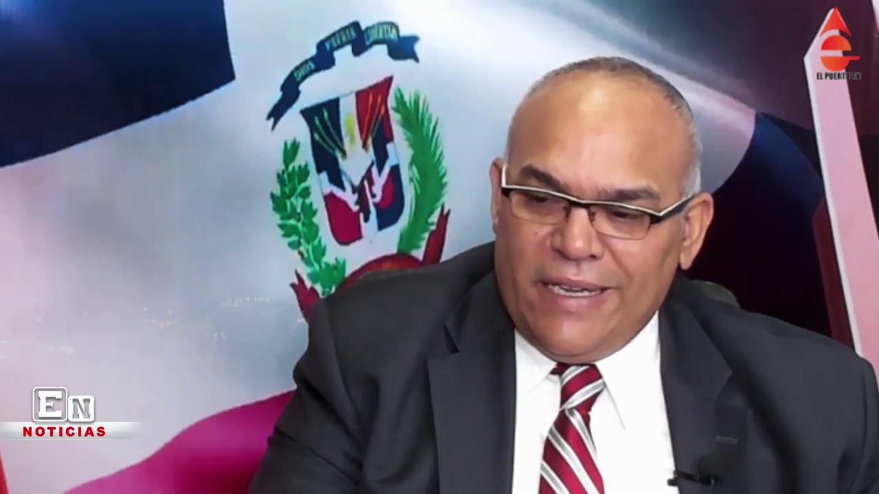 RAMFIS SE DA UN BAÑO DE PUEBLO EN LOS ALCARRIZOS cristobal balenciaga