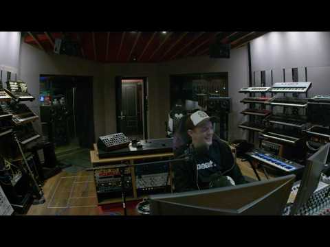 Deadmau5 listening to my tune "Chasing Things" (Mau5trap Mondays)