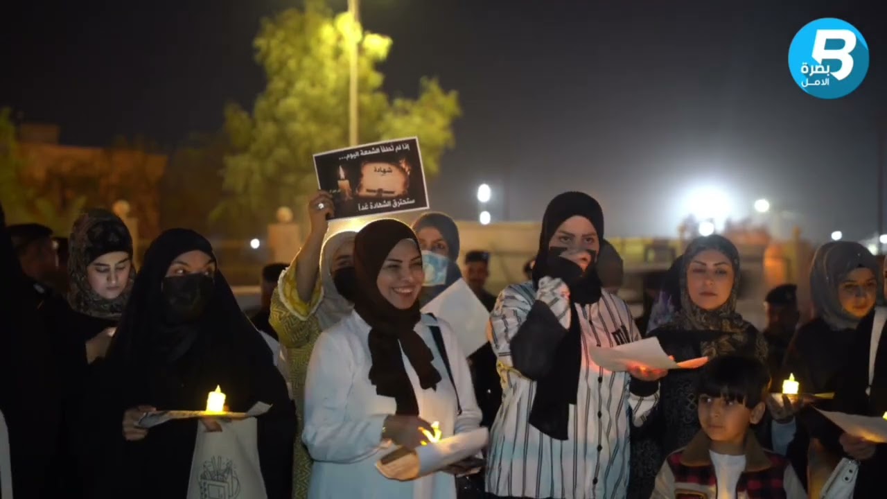 شموع الخريجين تشتعل أمام ديوان البصرة.... سنوات الانتظار تنفـ.ـجر بصمت.