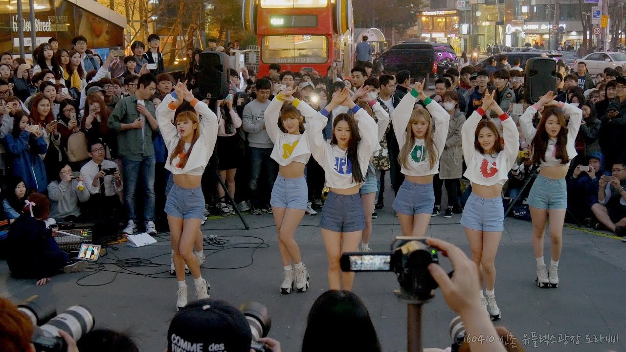 [4K] 160410 OH MY GIRL(오마이걸) '한 발짝 두 발짝' 직캠 @신촌 게릴라 공연