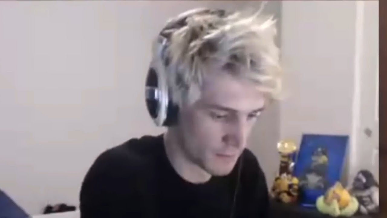 Overwatch xQc throws away his phone after getting annoyed