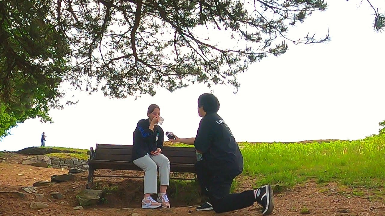 Международная пара.. Я сделал ей предложение на вершине горы после 5 лет отношений