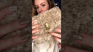 Handmade Fluffy Fur Crossbody Bag: The Perfect Fashion Accessory!