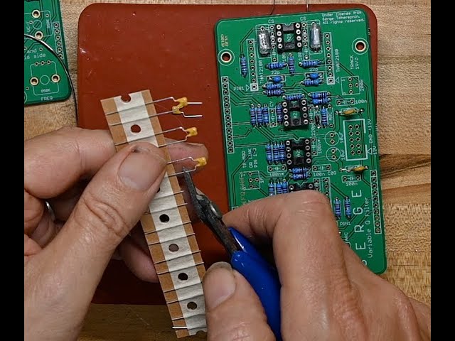 C.K. builds a VCF-Q from Random Source/Serge eurorack - YouTube