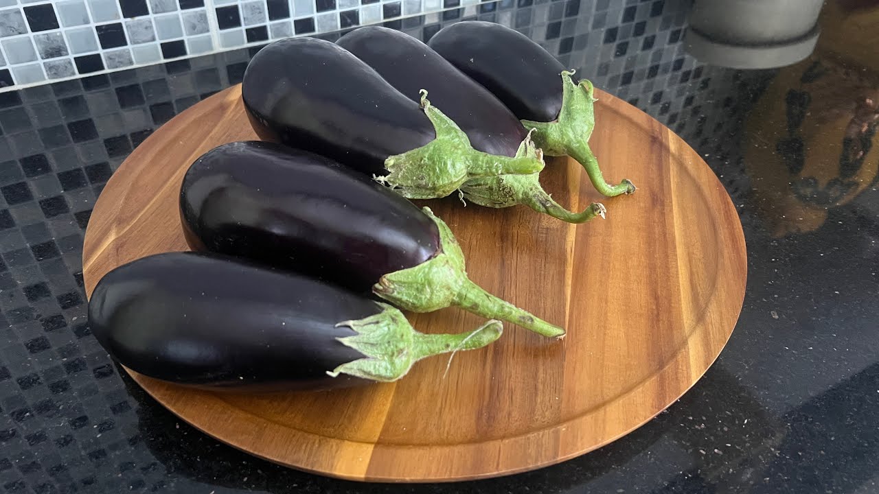 لي ما كلاش الباذنجان بهاذ الطريقة مايقولش خلاص كليت باذنجان و لا نقطة زيت يجي يقتل بالبنة جربوه 😋😊