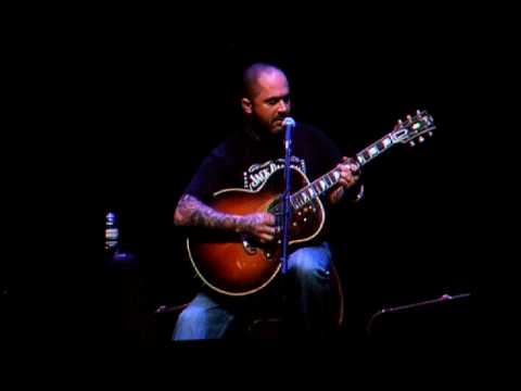 Running in Circles by Aaron Lewis live at Horsesho...