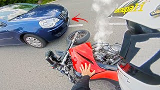 Huge RIDER Mistake, SMASHED Mirrors, Motorcycles BROKEN Into Pieces &amp; UNBELIEVABLE Biker Moments