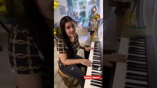 Video thumbnail of "Mara Pavanelly surpreende cantando acústico no piano"