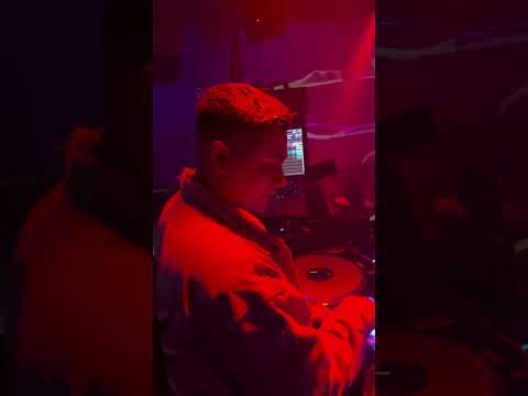 HANDS ON YA KNEES. 📢 @nicoosomusic6240 #shorts