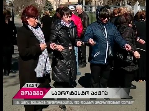 „ბავშვთა სამყაროში“ ხანძრის შედეგად დაზარალებულებმა პროკურატურასთან აქცია გამართეს