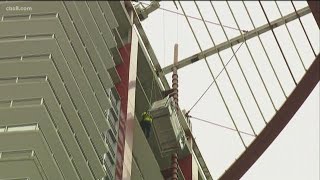 2 construction workers stuck on East Village building 42 stories up rescued