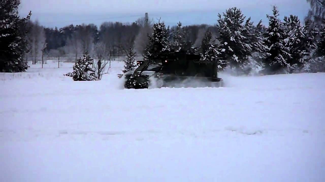 Körning i snö med PBv 302