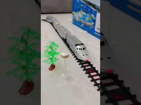 Дитяча іграшка швидкісний поїзд з українською озвучкою, велика дитяча залізниця, іграшка поїзд з вагонами, видео 1