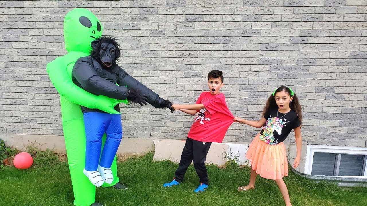 बच्चे सुपरहीरो बन जाते हैं और एक दोस्त की मदद करते हैं | Heidi & Zidane