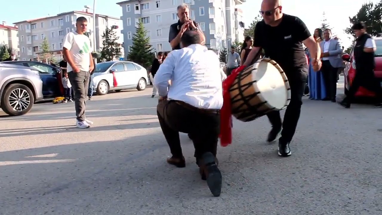 Şadi Ciran ve Gökhan KILINBOZ  İstanbul Zeybeği Kevahor Köyüne ait has bir oyun 