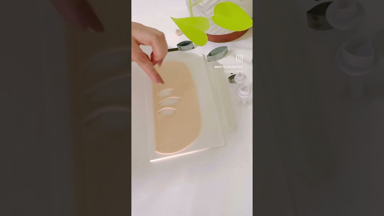 How to make a fondant Crown 👑