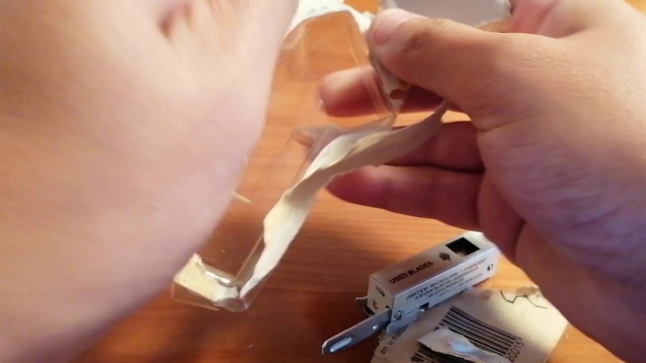 Unboxing Schick injector razor and Gillette injector blade