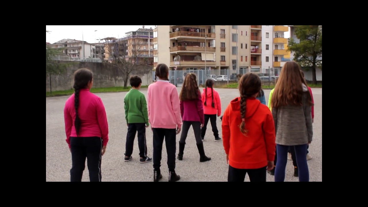 BAMBINI NELLA GUERRA (PITZINNOS IN SA GHERRA)