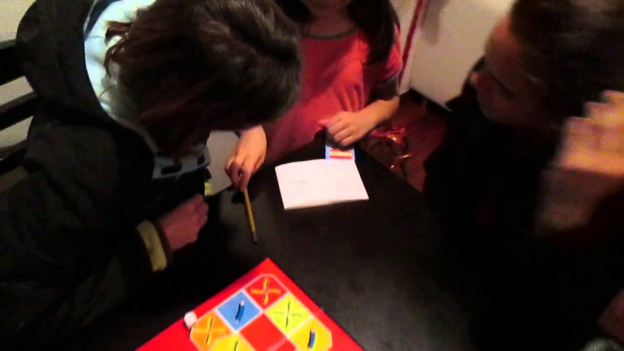 Jugando pictionary con Gloria y Victoria - YouTube