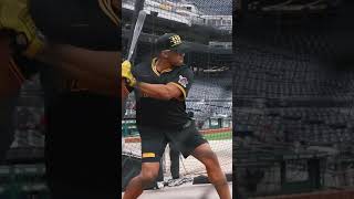 Russell Wilson crushing baseballs ⚾️ via @Pirates #steelers #nfl #mlb