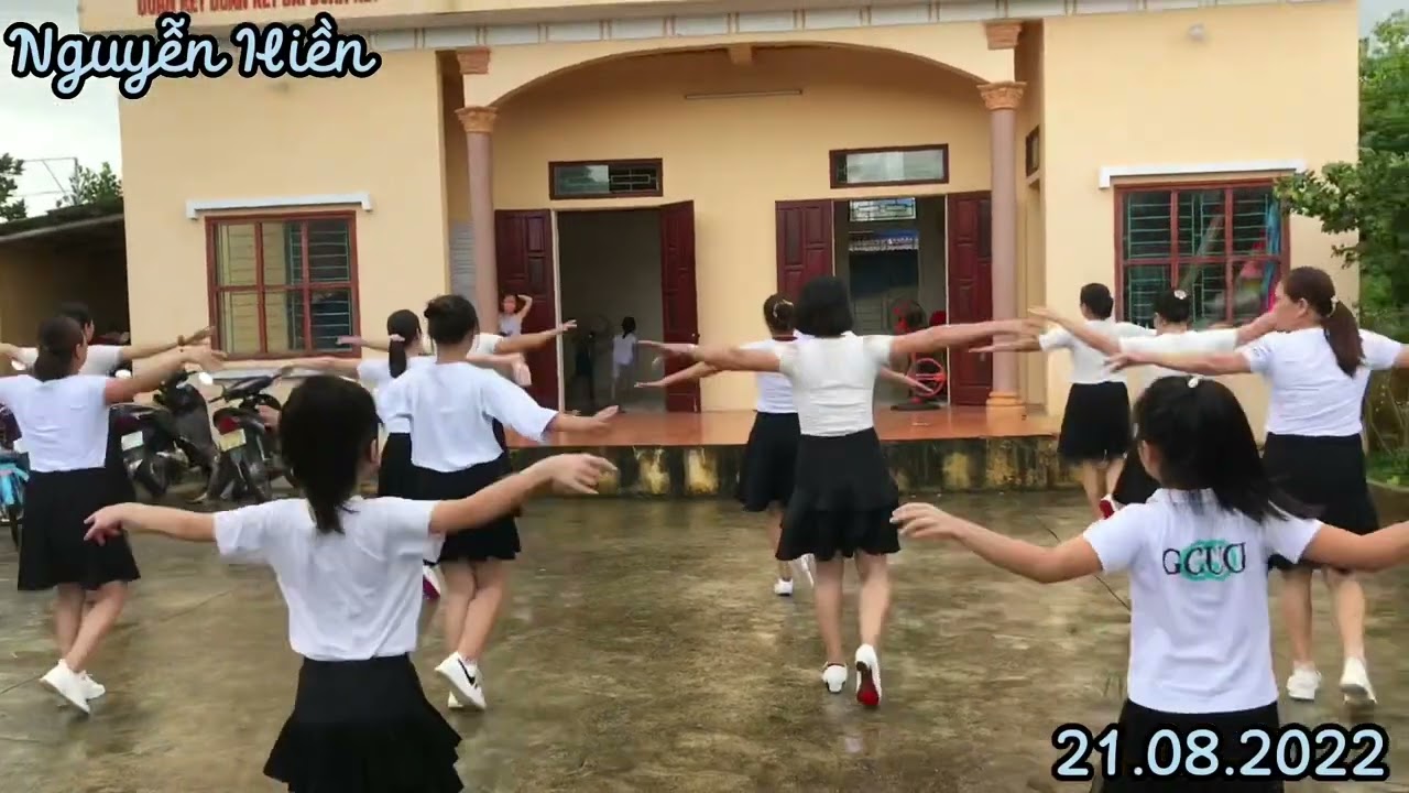 Điệu nhảy  “ Rừng  xanh   Vang. tiếng ta lư ; clb xóm tiền phong 1