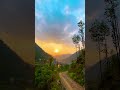 प्रकृति ने खुद बनाया ये नज़ारा… पहाड़ और sunset का जादू 🌿🌄 #SunsetVibes #NatureLove #MountainView