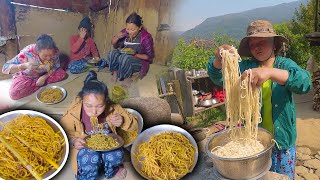 Veg Noodles Chowmein Recipe Cooking & Eating in Village kitchen || घरमा चौमिंन बनायर खाजा खाको मिठो