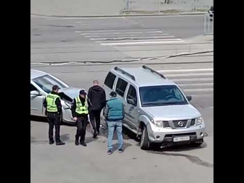 У Дніпрі на перехресті вулиць Робоча та Театральна сталася ДТП