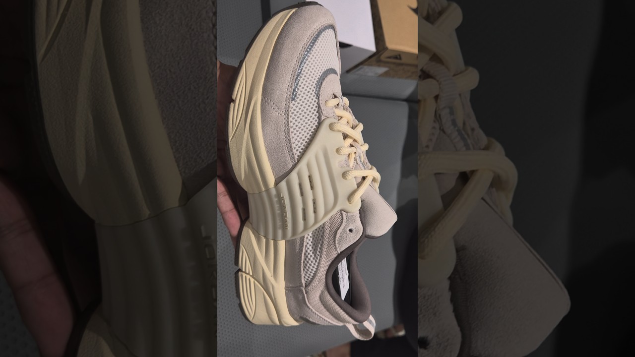 Это Jordan Trunner O/S в расцветке Light Orewood Brown 