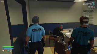 Aynanın Arkasında Kim Var?