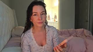 Information Alinity has a wardrobe malfunction  News