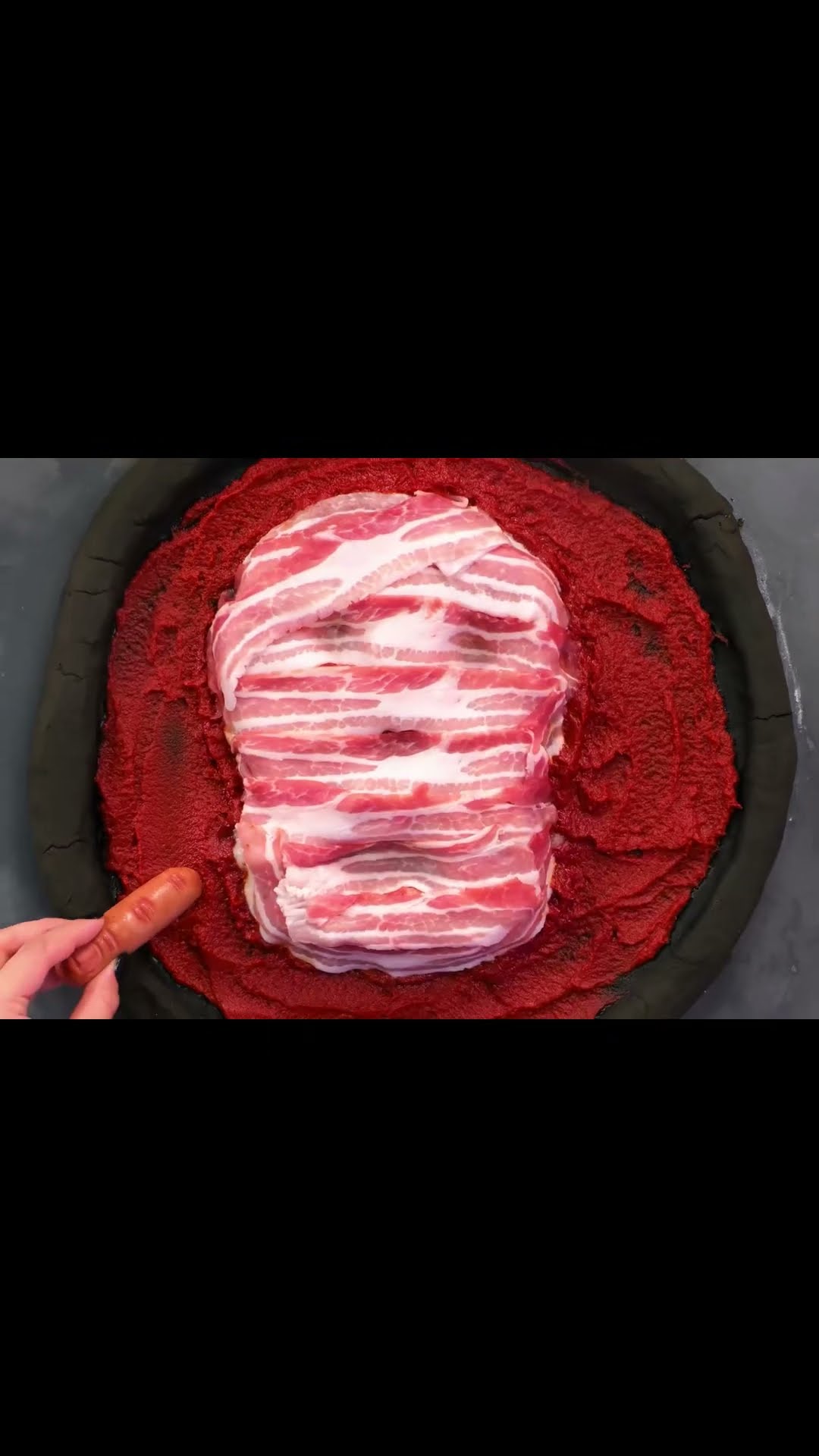 Mittwoch macht gruselige Pizza. - YouTube