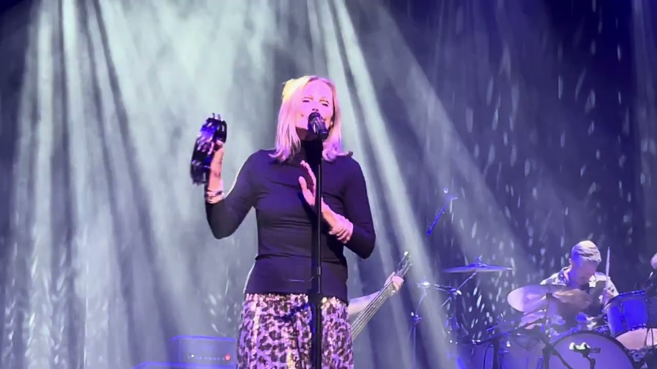 Belinda Carlisle - In Too Deep (live in Melbourne 20 Sep 2024)