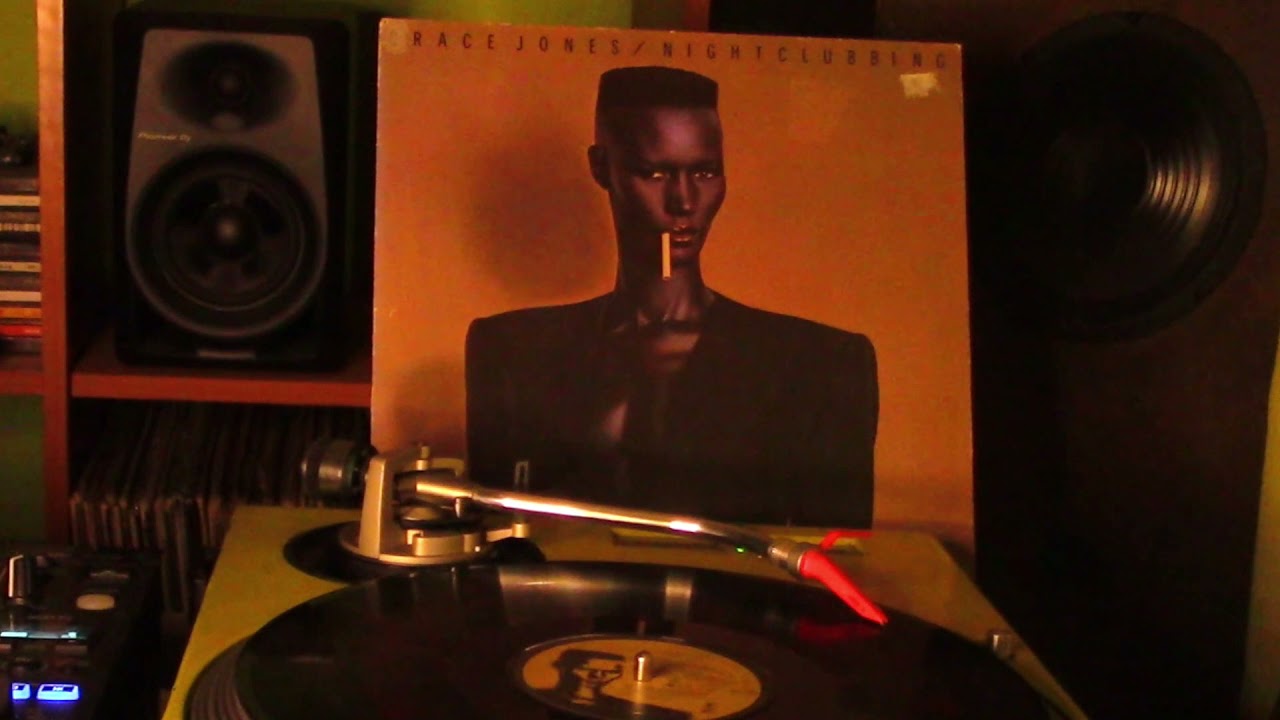 Grace Jones - "I´ve seen that face before" (Intro "Libertango" - Astor Piazzolla)