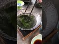 わかめしゃぶしゃぶ！今が旬！春が旬！  伊豆近海産・生の春採れワカメ。 湯通しするとキレイに色変わり。 柔らかい食感イメージですが肉厚なのでシャッキシャキ。 食欲そそる磯の香り。