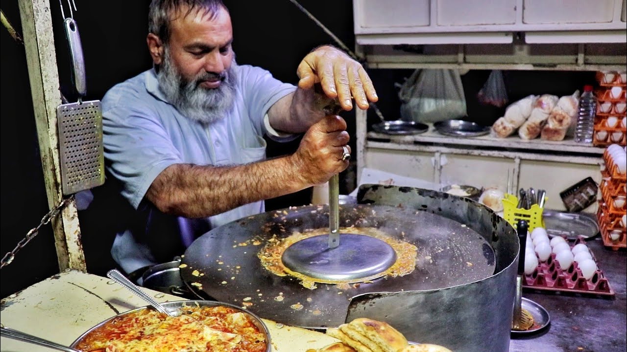 Indian Old Man Selling Delicious Egg Dishes | Super Special Egg Gravy Rice | Indian Street Food | Street Food Fantasy