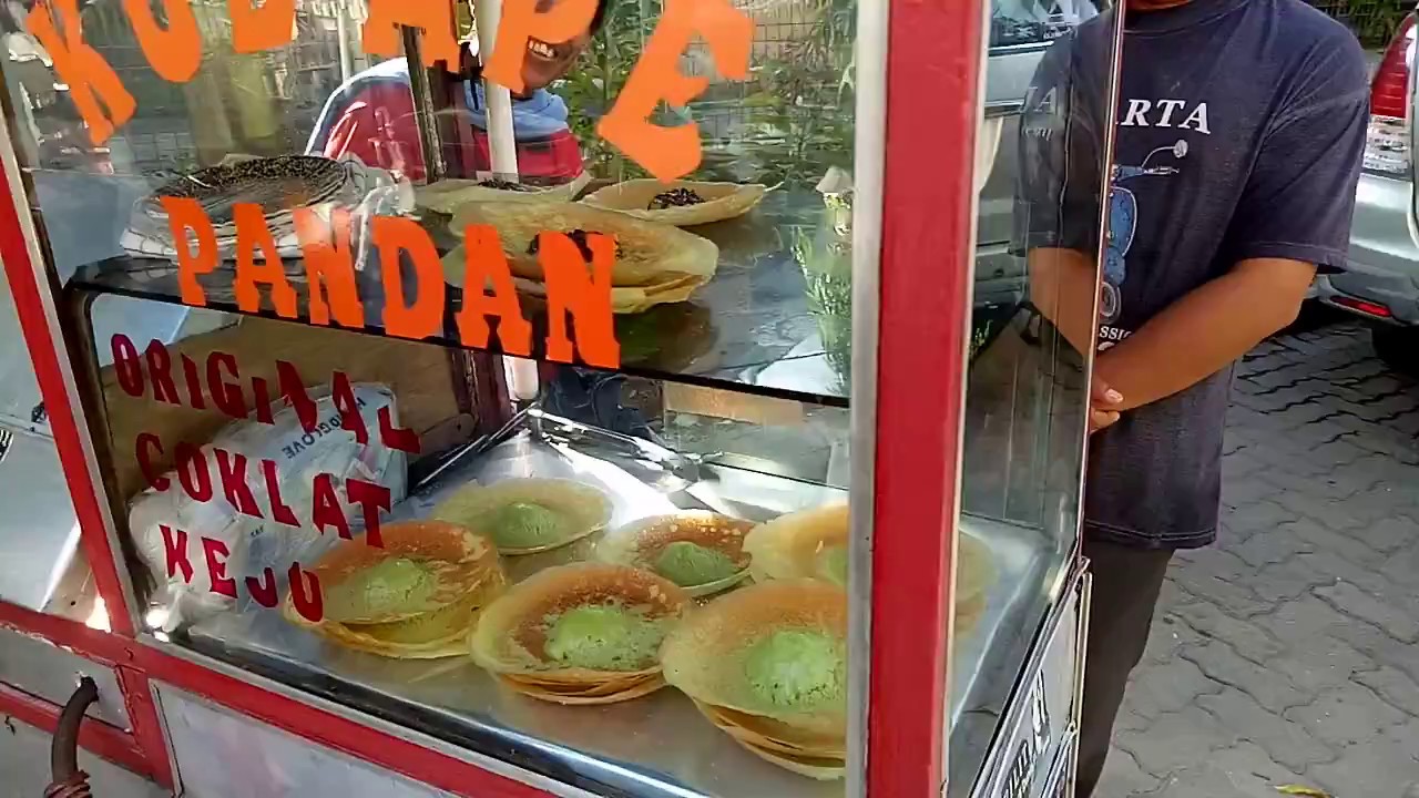 Indonesian Street Food INDONESIAN TRADITIONAL PANDAN CAKE Kue Ape